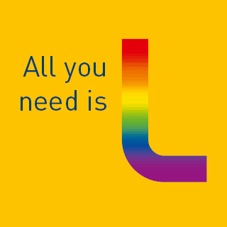 Werbeanzeige der Leipziger Gruppe mit regenbogenfarbenem Firmenlogo und dem Text "All you need is L. Wir lieben Vielfalt. Komm in unser buntes #TeamLeipziger."