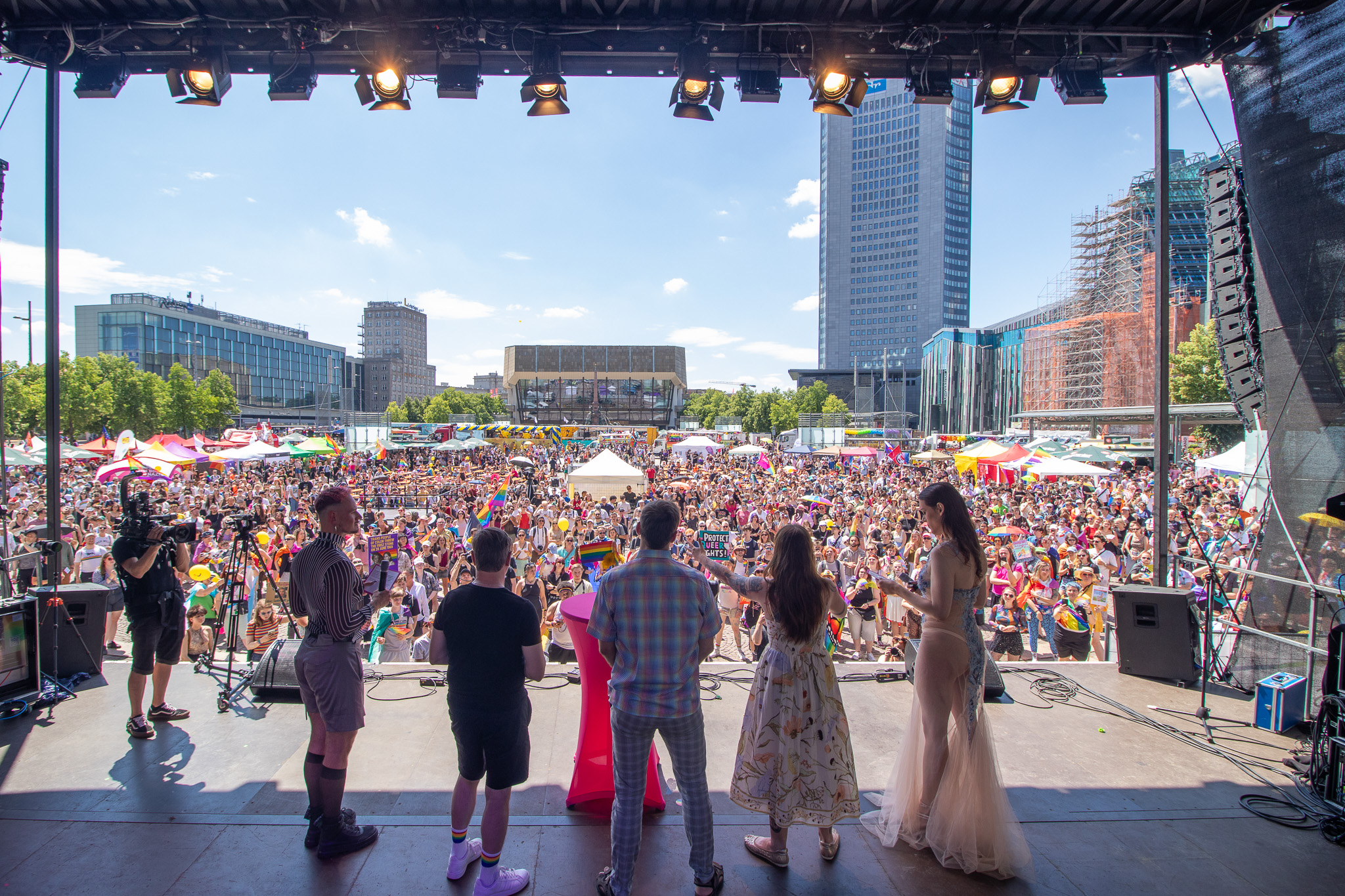 Blick von der Bühne beim CSD Leipzig 2025